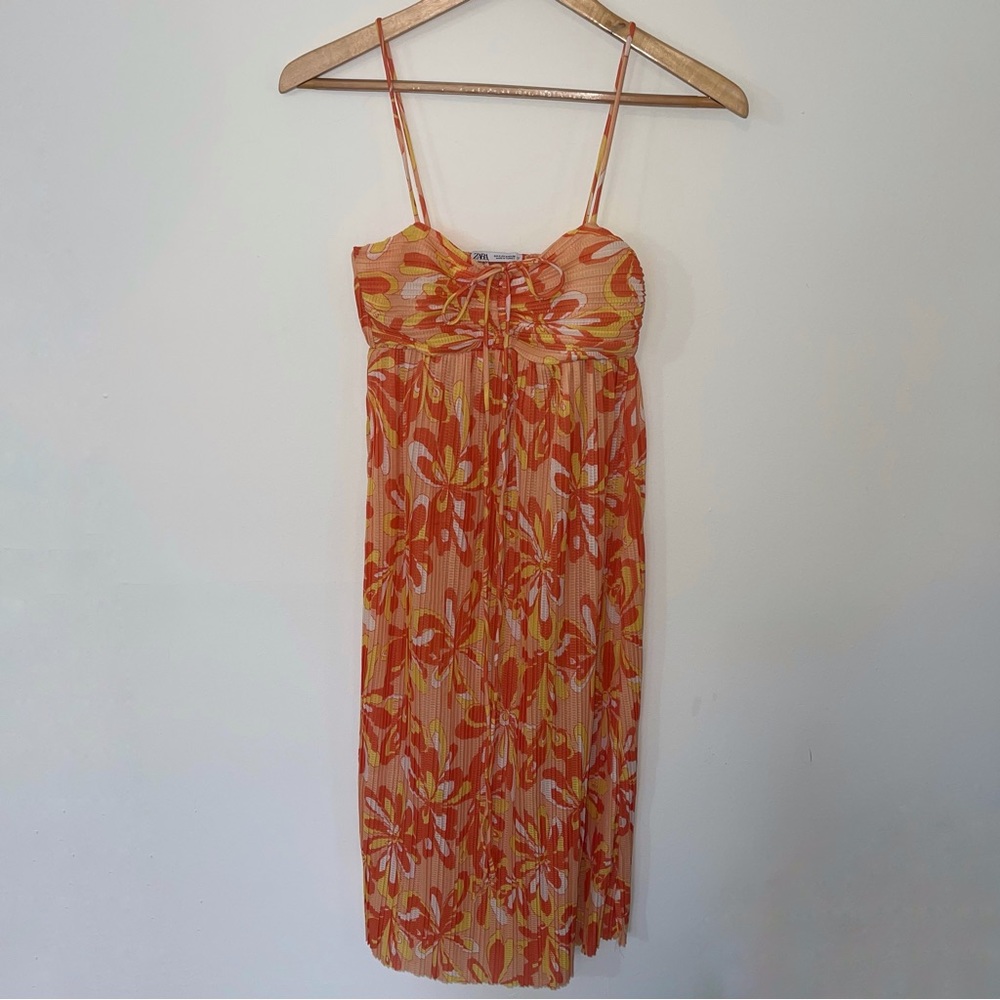 Zara Floral Pleated Groovy Patterned Tropical Vacation Midi Dress - Picture 2 of 6